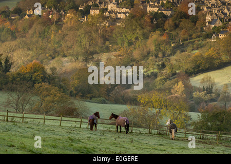 Vista sulla valle Painswick nelle prime ore del mattino, Painswick, Gloucestershire, Regno Unito Foto Stock