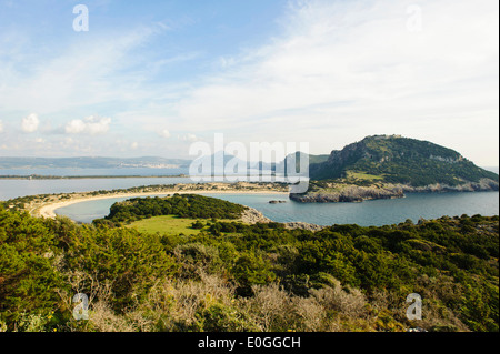 Bay e la spiaggia di Voidokilia, Pylos in background, Costa Navarino, Peloponneso e Grecia, Europa Foto Stock