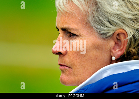 Judy Murray coaching al GB ragazze Team al Maureen Connolly Challenge Trophy, Eastbourne, 20 giugno 2013. Foto Stock