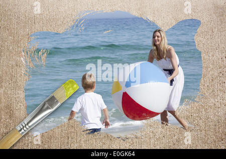 Immagine composita di madre e figlio sulla spiaggia Foto Stock