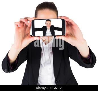 Imprenditrice prendendo un selfie sullo smartphone Foto Stock