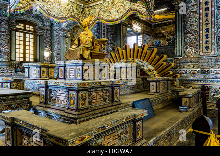 La tomba dell'imperatore Khai Dinh, città di Hue, Vietnam Asia Foto Stock