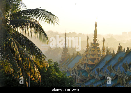 Vista dalla Shwedagon pagoda Yangon, MYANMAR Birmania, Asia Foto Stock