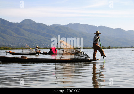 Pescatore sul Lago Inle, MYANMAR Birmania, Asia Foto Stock