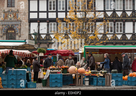 Il mercato medievale piazza della città vecchia con il Gewandhaus e Rueninger Customs House, Brunswick, Bassa Sassonia, Germania Foto Stock