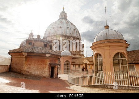 La cupola della Basilica di San Pietro Chiesa, visto dal tetto, Città del Vaticano, Roma Italia Europa Foto Stock