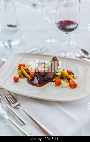 Agnello con zucca e gli gnocchi di patate, Schupfnudeln, Ristorante Foto Stock