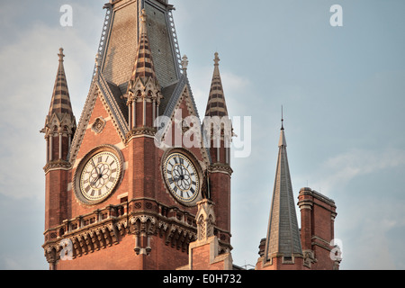 Dettaglio del clock a quella ferroviaria di St Pancras, St. Pancras Kings Cross, City of London, England, Regno Unito, Europa Foto Stock