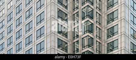 Dettaglio dei grattacieli della facciata, Canary Wharf, la City di Londra, Inghilterra, Regno Unito, Europa Foto Stock