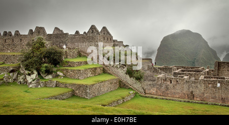 Vista la rovine Inca durante un temporale, Machu Picchu, Cusco, Cuzco, Perù, Ande, Sud America Foto Stock