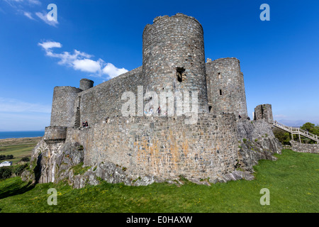 Harlech Castle, situato a Harlech, Gwynedd, Galles, è una fortificazione medievale. Il patrimonio mondiale Unesco Foto Stock