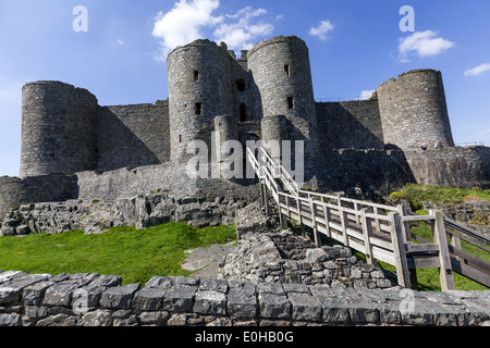 Harlech Castle, situato a Harlech, Gwynedd, Galles, è una fortificazione medievale. Il patrimonio mondiale Unesco Foto Stock