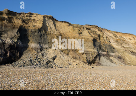 Cliff erosione lungo la testa Hengistbury riserva naturale dopo le tempeste all'inizio del 2014 in Dorset England Regno Unito Foto Stock