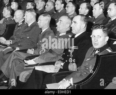 Una fotografia scattata dall'interno del Colosseo Cinema, che mostra gli interni e un assaggio del design del cinema durante la seconda guerra mondiale. L'immagine riflette l'importanza dei cinema durante la guerra per l'intrattenimento e il morale. Foto Stock