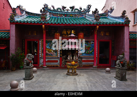 Un tempio buddista situato in China Town nella città di Kuching - SARAWAK, BORNEO, MALAYSIA Foto Stock