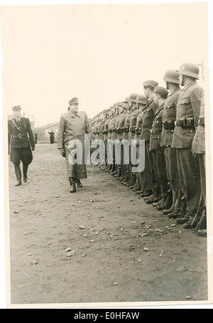 Vidkun Quisling og Oliver Møystad (hirdsjef og sjef per sikkerhetspolitiet) inspiserer Rikshirden. Foto Stock