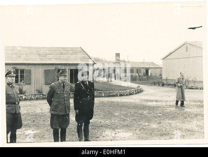 Vidkun Quisling og Oliver Møystad (hirdsjef og sjef per sikkerhetspolitiet) sammen med tysk offiser. Foto Stock