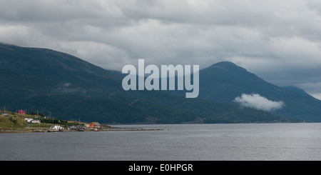 Case lungo la costa, Bonne Bay, Norris punto, Parco Nazionale Gros Morne, Terranova e Labrador, Canada Foto Stock