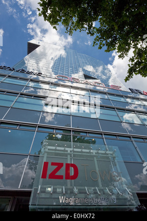 IZD Tower, Donaucity, Wien Oesterreich - IZD-Tower, Vienna, Austria Foto Stock