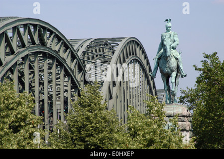 Germania, Colonia, ponte di Hohenzollern, monumento, statua equestre di Guglielmo II, la statua equestre di Guglielmo II Foto Stock