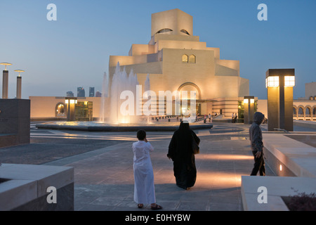Doha. Il Qatar. Il museo di arte islamica progettato da I.M.Pei. Foto Stock