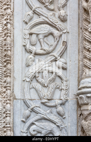 Assisi, la chiesa di San Rufino; dettaglio del portale Foto Stock