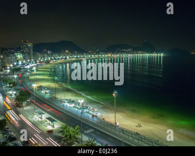 Copacabana di notte, Rio de Janeiro Foto Stock