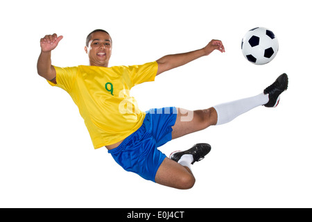 Calcio brasiliano player, saltando, giallo e blu Foto Stock