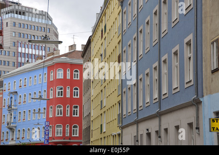 Edifici color pastello nel centro di Vienna. Foto Stock