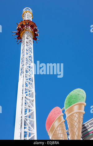 Sydney Australia, Milsons Point, Luna Park, divertimento, giro emozionante, Drop Tower, AU140310091 Foto Stock