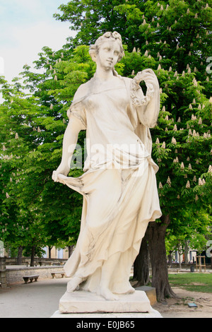Les Jardins de la Fontaine, statua, Nimes, Languedoc-Roussillion, Provence, Francia Foto Stock