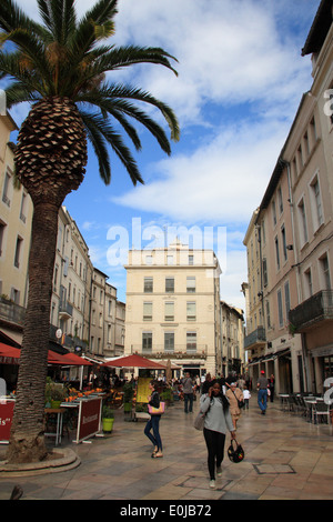 Place du Marche, Nimes, Languedoc-Roussillion, Provence, Francia Foto Stock