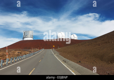 Astronomia osservatorio astronomico del telescopio in cima al paesaggio vulcanico sul Mauna Kea sulla Big Island delle Hawaii, Foto Stock