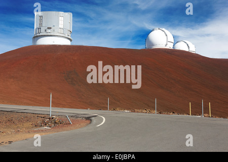 Astronomia osservatorio astronomico del telescopio in cima al paesaggio vulcanico sul Mauna Kea sulla Big Island delle Hawaii, Foto Stock