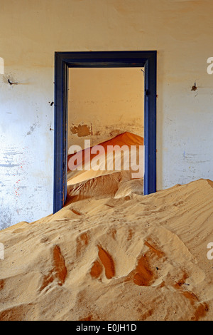 Afrika, Namibia, Kolmannskuppe, Verlasse Haeuser voll sabbia Foto Stock