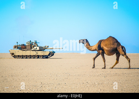 Un U.S. Army M1A2 Abrams battaglia principale serbatoio, la società C, 1° Battaglione, sessantasettesima Armor reggimento, 2° Brigata corazzate Team di combattimento, 4 mi Foto Stock