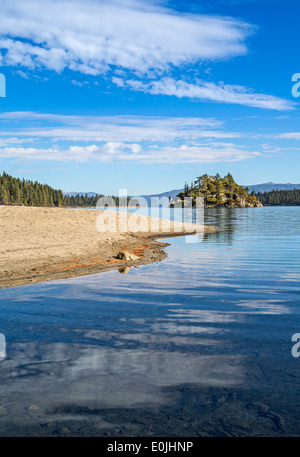 Bellissima vista Fannette isola sul lago Tahoe. Foto Stock