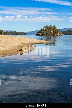 Bellissima vista Fannette isola sul lago Tahoe. Foto Stock