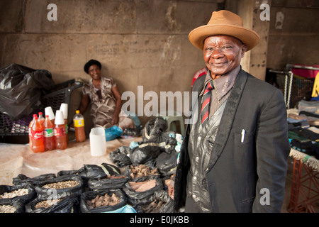 Il venditore presso il mercato di Johannesburg Gauteng, Sud Africa e Africa Foto Stock