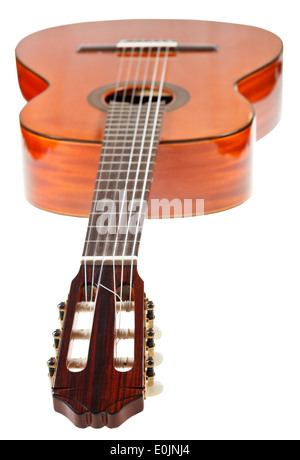 Tastiera di classica chitarra acustica isolati su sfondo bianco Foto Stock