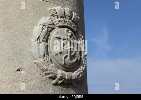 Insegne sul il Liverpool Memoriale Navale, sul molo di testa, Liverpool. Foto Stock