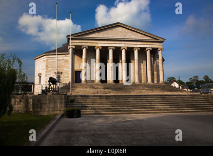 Carlow Town Courthouse, massiccio portico e colonne ioniche ,Co. Carlow Irlanda Foto Stock