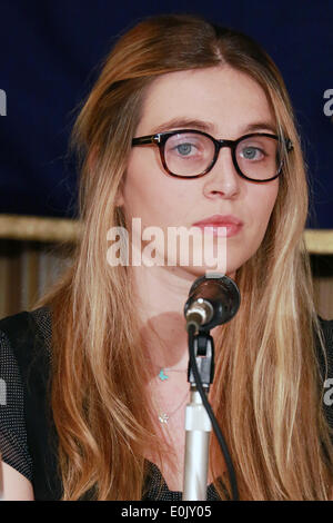 Tokyo, Giappone. 15 Maggio, 2014. Sarah Lucas CEO di Australia per delfini parla a corrispondenti stranieri Club in Giappone FCCJ il 15 maggio 2014. Le due organizzazioni hanno annunciato la "Azione per Angel' una querela depositata per la protezione dei delfini e in particolare Angelo, estremamente raro delfino albino calf mantenuto in spaventosamente inadeguate in condizione di Taiji, Wakayama Prefettura. Credito: Rodrigo Reyes Marin/AFLO/Alamy Live News Foto Stock