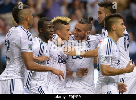 Toronto, Canada. 14 Maggio, 2014. Vancouver Whitecaps' Erik Hurtado (C) festeggia il suo gol contro il Toronto FC con i compagni di team durante la Amway campionato canadese semi-finale di partita di calcio alla BC Place di Vancouver, Canada, il 14 maggio 2014. Toronto FC ha sconfitto il Vancouver Whitecaps 5-3 in sanzioni e si troverà di fronte ad impatto di Montreal nel finale. © Sergei Bachlakov/Xinhua/Alamy Live News Foto Stock