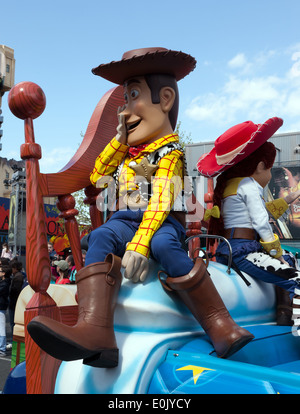 Close-up di woody di Toy Story, prendendo parte alle stelle 'n' auto, Parade, Walt Disney Studios, Parigi. Foto Stock