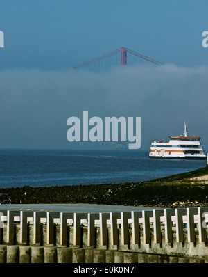 Ferry crossing river Tagus (Tejo) with April 25th bridge (Ponte 25 de Abril) in fog Lisbon Portugal western Europe Foto Stock