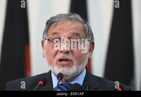 A Kabul, Afghanistan. 15 Maggio, 2014. Commissione Elettorale Indipendente (CEI) Presidente Ahmad Yousuf Nuristani parla durante una conferenza stampa tenutasi a Kabul, Afghanistan, 15 maggio 2014. Ex ministro degli Esteri afgano Abdullah Abdullah ed ex ministro delle finanze Ashraf Ghani Ahmadzai gareggeranno nel ballottaggio presidenziale il 14 giugno le elezioni il presidente della commissione ha detto ai giornalisti giovedì. Credito: Ahmad Massoud/Xinhua/Alamy Live News Foto Stock