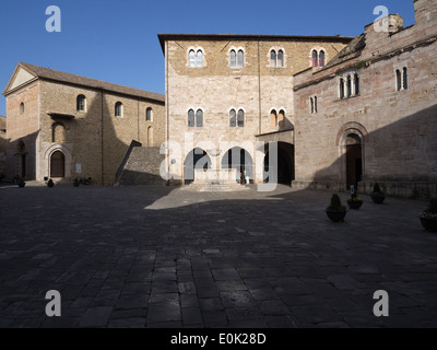 Bevagna in Umbria, Italia; vista di Piazza Silvestri Foto Stock