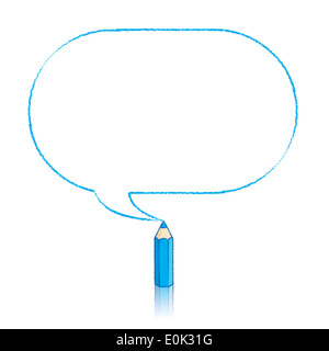 Matita blu con disegno di riflessione oblungo di discorso bolla su sfondo bianco Foto Stock