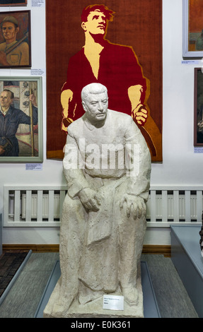 Scultura di Stalin, di propaganda comunista, poster Realismo Socialista Art Gallery, Palazzo Zamoyski in Kozlowka vicino a Lublin, Polonia Foto Stock